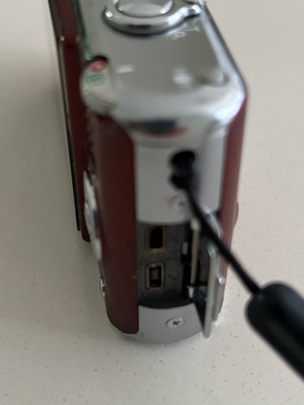 Panasonic DMC-FX07 Compact Digital Camera in Red - Picture 5 of 7